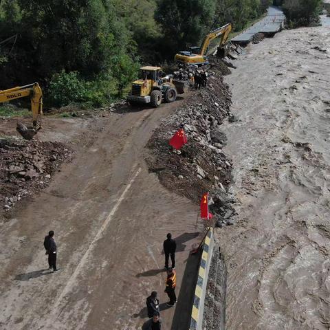 左权公路段积极应对强降雨天气，守护国省道路安全