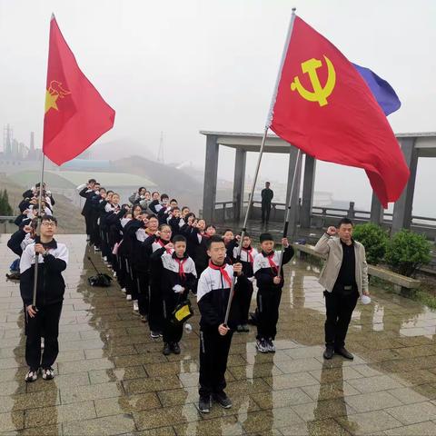 “缅怀先烈，祭扫烈士，争当爱国少年”———冷水江市第二小学清明祭扫烈士墓活动