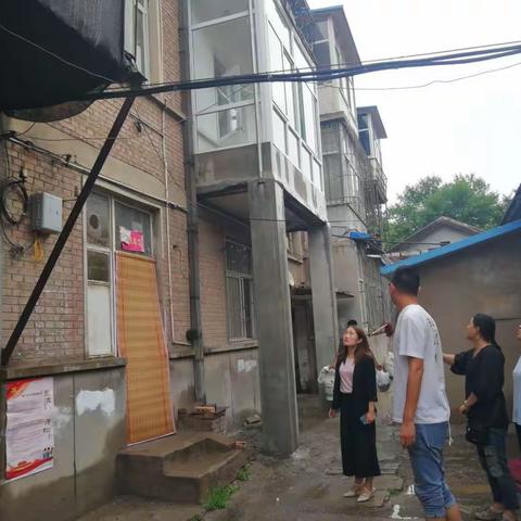 再排查、再检点——东街街道持续开展汛期老旧危房排查整治工作