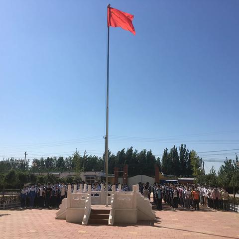 “师爱如炬 感恩有您”官厅中学举行庆祝教师节主题升旗仪式