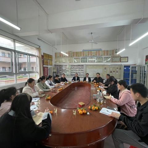 以教育初心育云上花开——华阳镇莲高村助教助学基金协会召开教育工作座谈会