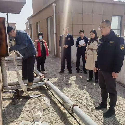 金耀街道土城社区联合区消防队、金耀街道应急所及物业对东京国际开展“回头看”消防安全大排查