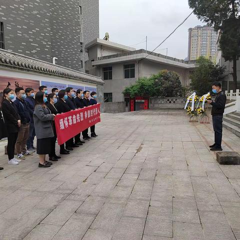 翠柏青松伴英烈，清明祭扫寄哀思