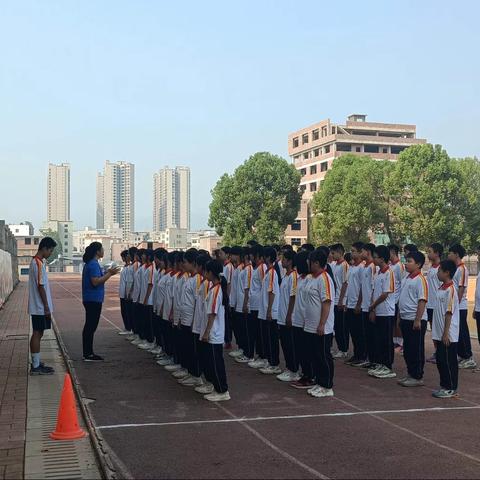 金秋十月秋风起    自在花开果满园一一连州市慧光中学体育校级课题公开课