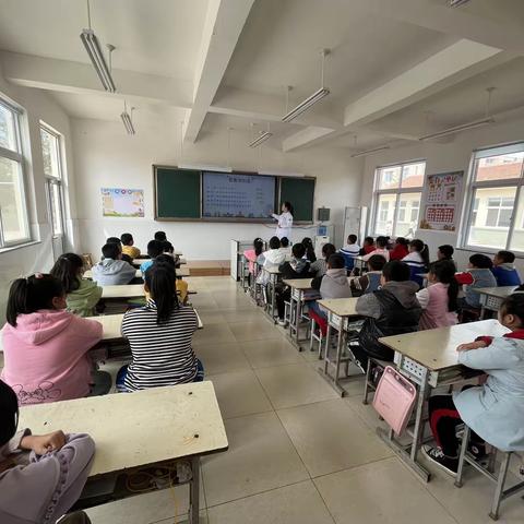 留格庄镇中心小学邀请烟台口腔医院专家进行爱牙护牙知识讲座