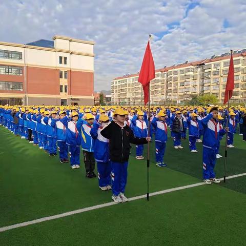 “弘扬宪法精神，构建和谐社会”——峄城区翰林小学宪法主题升旗仪式