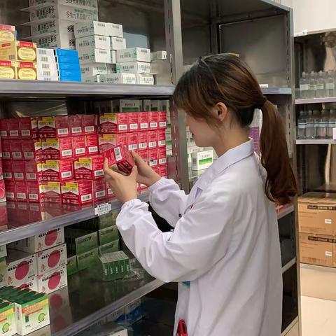 南县人民医院药学部四月科内药品质量检查