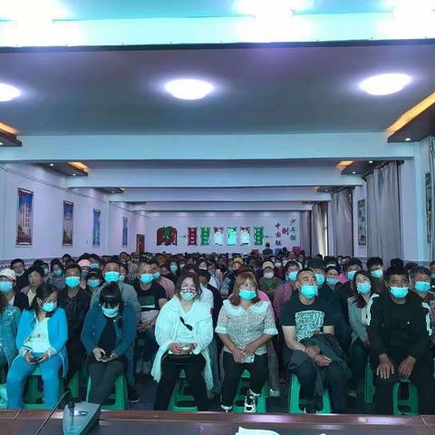 孩子的成长 我们来相伴——察尔森中学召开七八年级家长会