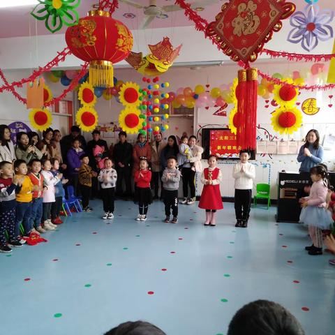 县直机关幼儿园太阳三班举行新年联欢会