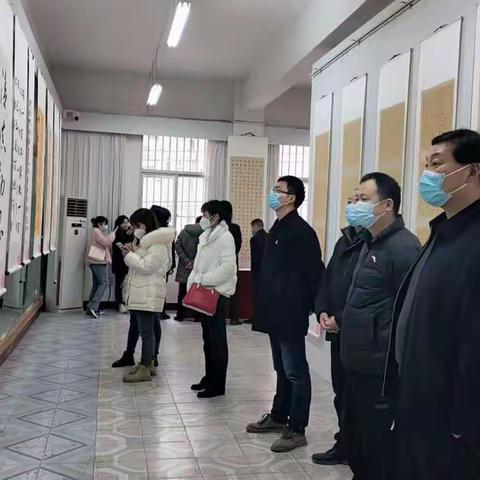 医保系统干部参观“翰墨书清廉   丹青绘栗乡”书画作品展