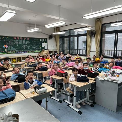 【久佰行走课堂】渝中区曾家岩小学校一年级一班丨大国航空梦·科技少年强