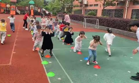 尚诚幼儿园小二班体能活动《贪吃蛇》