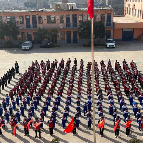 铮铮凌霄志 浓浓爱国情——安阳县高庄镇遵贵屯学校组织学生齐诵《满江红》