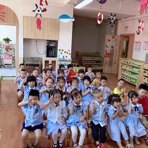 乐贝尔幼儿园小（1）班6月成长瞬间