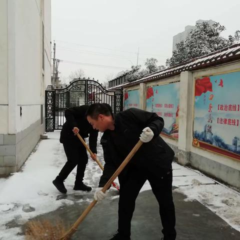 叶县分会组织开展义务扫雪活动  保证员工出行安全