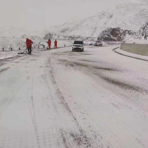 雪域天路越难 果洛公路人保通的决心越笃定