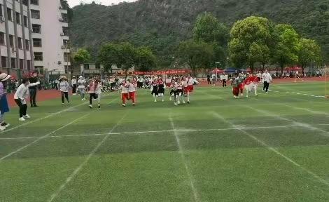 海阔凭鱼跃，天高任鸟飞——城关小学二二班运动会纪实