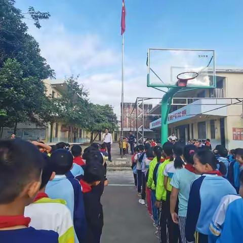 灵山县那隆镇充头小学生活垃圾分类倡议书