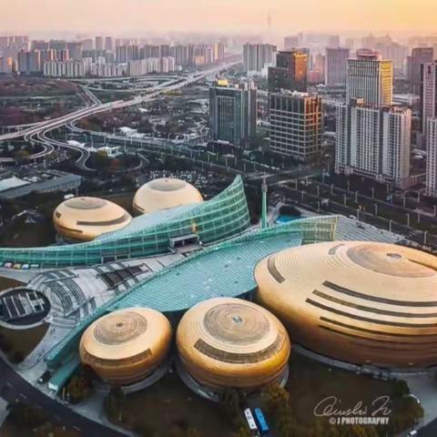 感受艺术之美 闪耀青春光彩