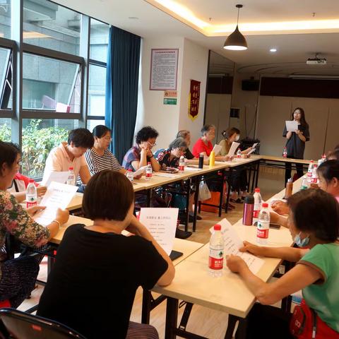 “初心传承，走向未来”中老年居民红色诗词朗诵激荡时空