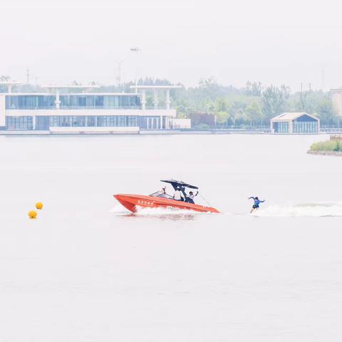 滹沱河尾波滑水观赛