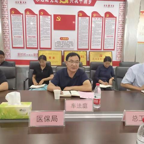 第十六网格召开创卫工作推进会并深入网格督促问题整改