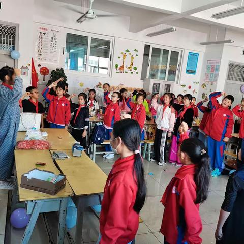 丘北县第二小学校五年级二班“六一”活动记录