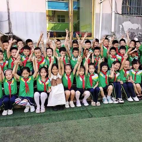 东方骄子小学二三班开学日记