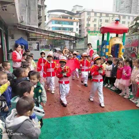 幼儿园生活就像万花筒🌺，缤纷精彩，孩子们的快乐很简单，一句笑话是快乐，玩游戏也是快乐，快乐无处不在。