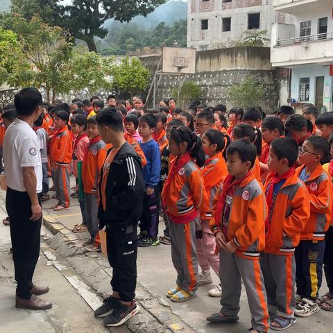 “心中有雷锋 时时学雷锋”——高州市大坡镇高坡小学学雷锋活动