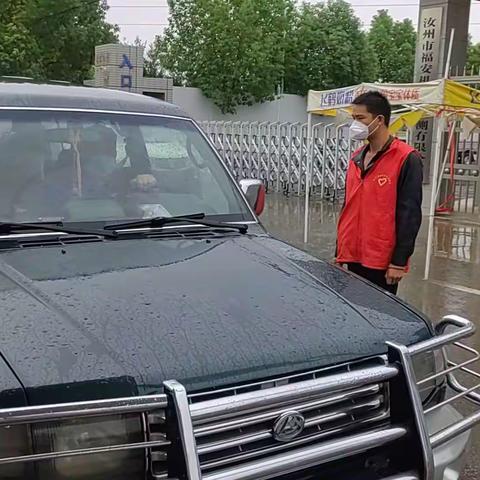 坚守抗疫一线的＂兵哥哥”