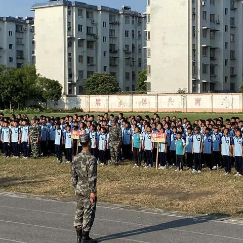 强国有我  青春闪光——来宾市兴宾区凤凰八一中学2022年秋季学期七年级新生综合素质训练闭营仪式