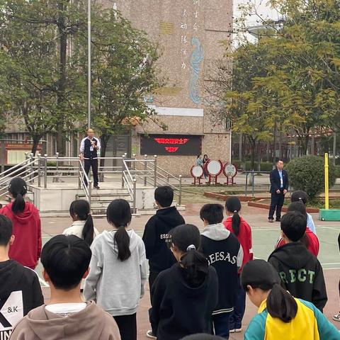 强化安全意识 筑牢安全防线——来宾市兴宾区凤凰八一中学消防紧急疏散演练