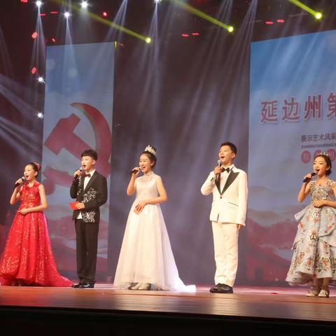 展示艺术风采 构建特色校园