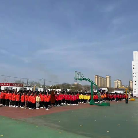 展富华风采 开文明之花 做行知少年——东海县富华路小学“最美路队”暨队列队形比赛风采展示