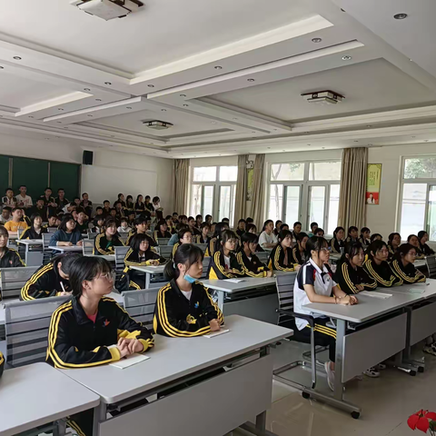 防微杜渐，做守法爱国好学生 ——大邑县新场镇学校爱国主义法制安全教育专题讲座