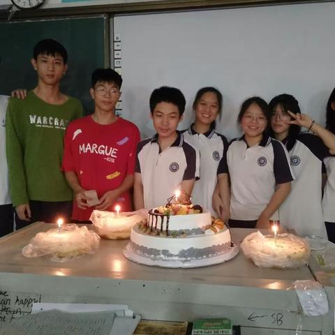 高三（16）班10月生日会！