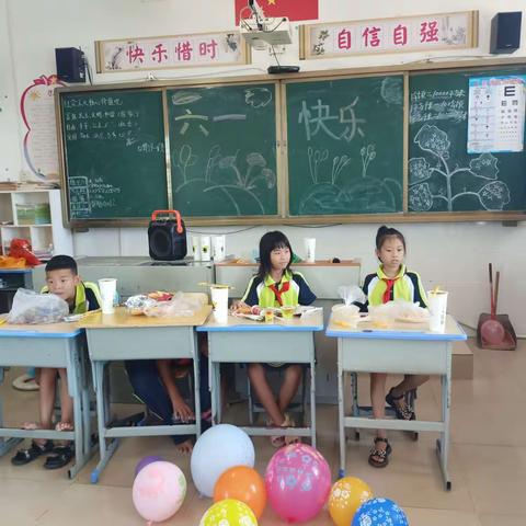 五年级庆祝“六一”掠影