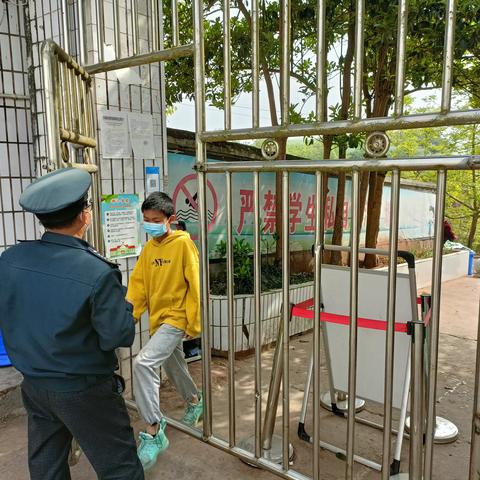 未雨绸缪保平安———叙州区观音镇佑之初级中学校开展学生发热、咳嗽等新冠肺炎疑似病例处置应急演练