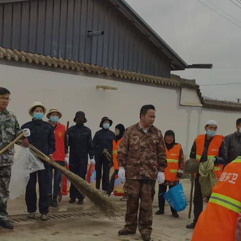 卓洛乡集中开展山水林田湖草沙系统治理和公路沿线环境整治活动