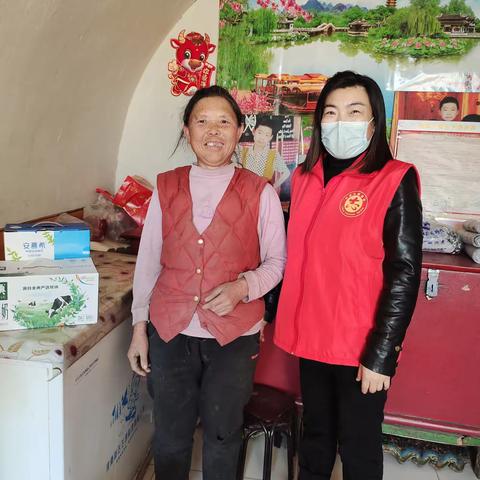 巾帼送温暖        关怀暖人心