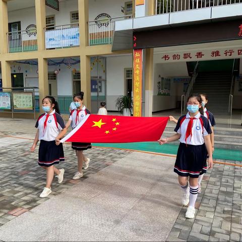 杜家庄小学升旗仪式暨五六年级开学典礼