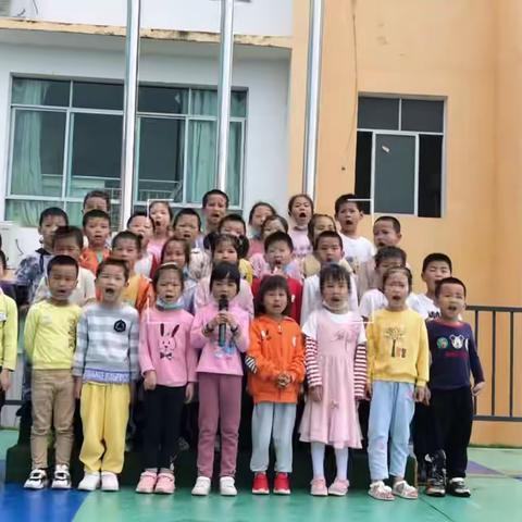 【不慌不忙  慢慢长大】———万隆乡幼儿园大二班五月份成长记录