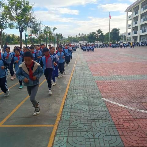 陵水黎族自治县光坡镇港坡小学体育教研组小结。