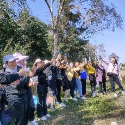 春有约，花不误做自己的女神，节日快乐