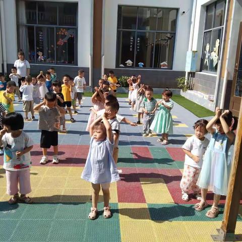 礼蒙幼儿园敏学班9月份第二周生活影集