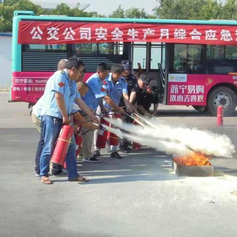 【区交通运输局十九大期间安保维稳工作】公交司机及时处理一起汽车自燃事件，保障乘客生命财产安全