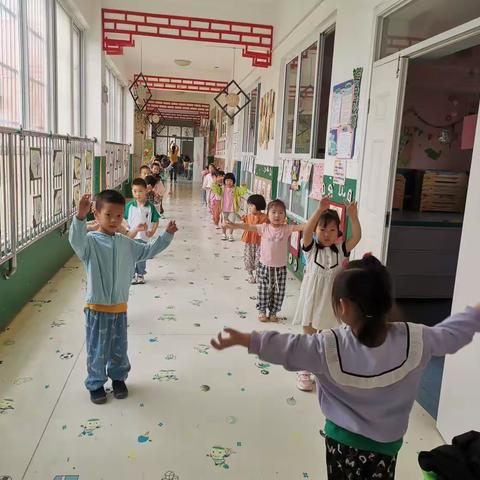 留古镇中心幼儿园小二班第十九周活动影集