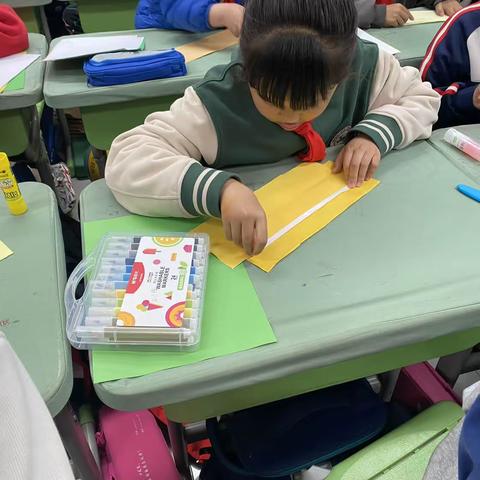 张店区潘南小学三（6）中队清明节祭奠活动掠影