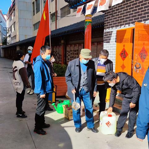 迭部县城关小学党支部“战疫情争先锋 校园防疫消杀”主题党日